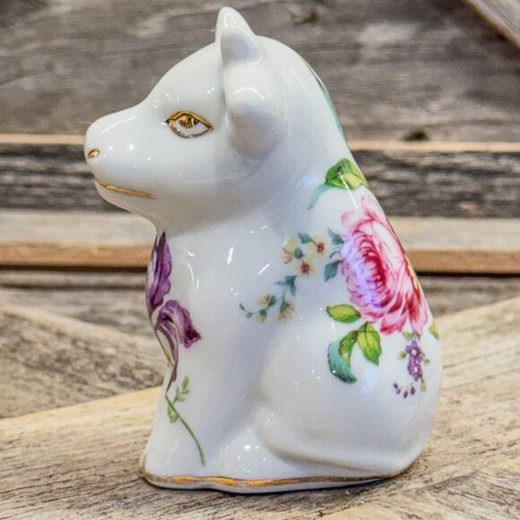 Vintage Nantucket White Porcelain Cow Figurine w/ Spring Bouquet-Gold Accents - Picture 2 of 10